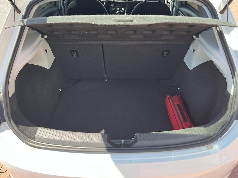 Seat Leon 1.2 TSi  ČR - fotka 27 z 32