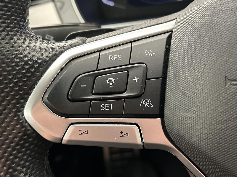 Volkswagen Passat 2.0 TDI 4x4 R-Line - fotka 21 z 31