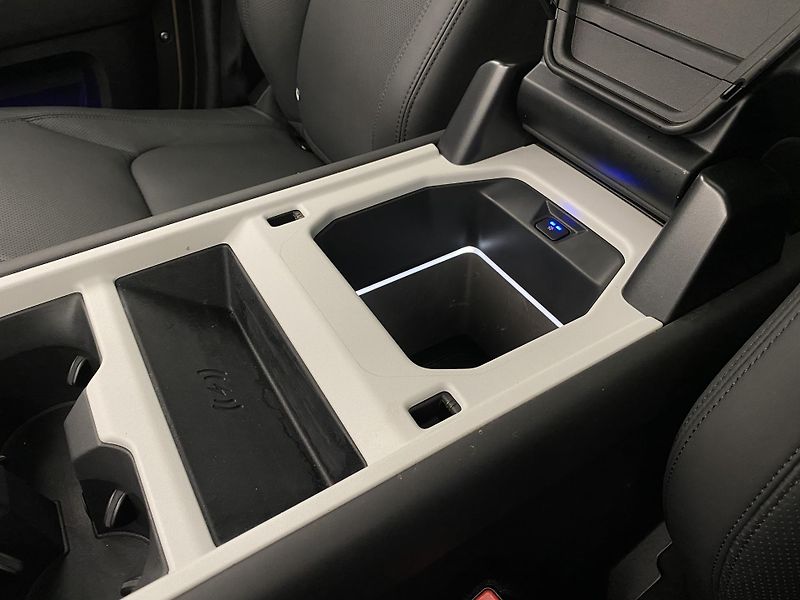 Land Rover Defender D300 X-DYNAMIC HSE AWD AUT CZ - fotka 30 z 53