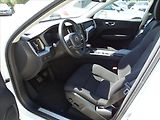 Volvo XC60 2,0 D3 Momentum MAN ČR - náhled 13
