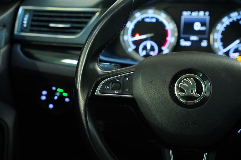 Škoda Superb - fotka 17 z 30