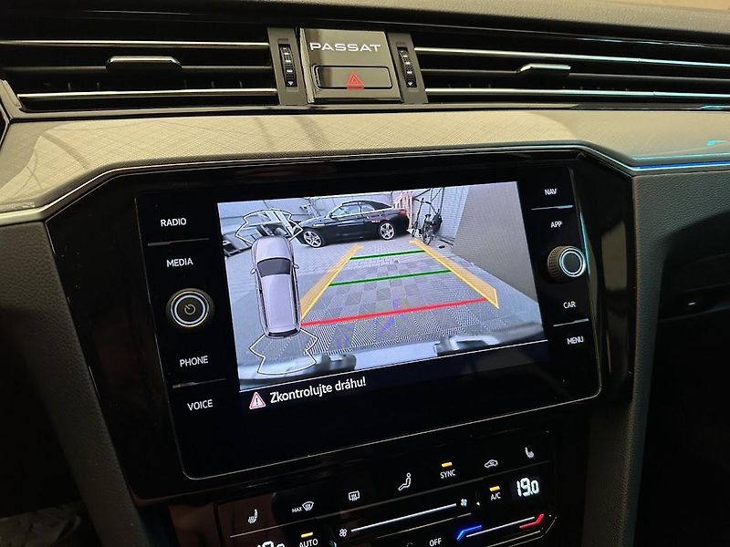 Volkswagen Passat (2021) 2.0 TDi Style Business 110 kW - fotka 20 z 26