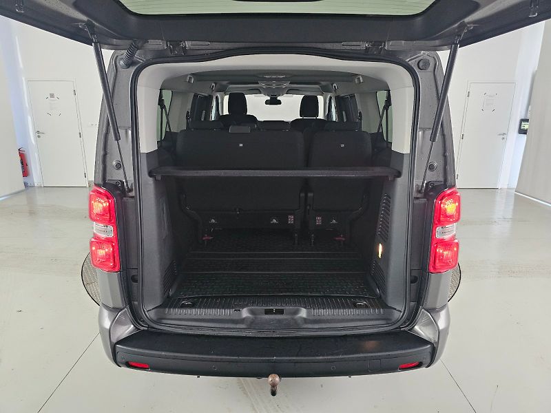 Toyota ProAce City Verso (2024) 2.0D 180k 8AT Shuttle 8S Busin - fotka 32 z 32