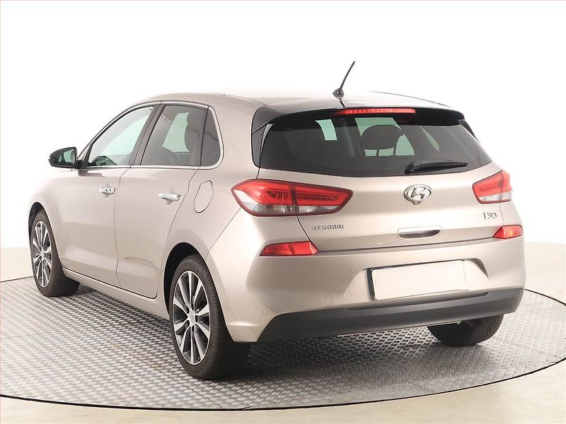 Hyundai i30 (2017) Comfort 1.6 CRDi, Automat - fotka 4 z 19