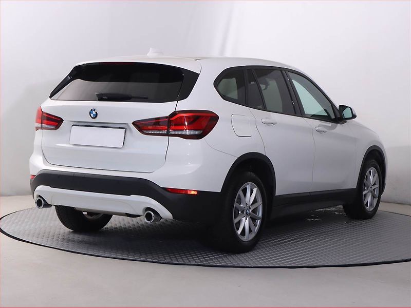 BMW X1 (2022) sDrive18d - fotka 5 z 21