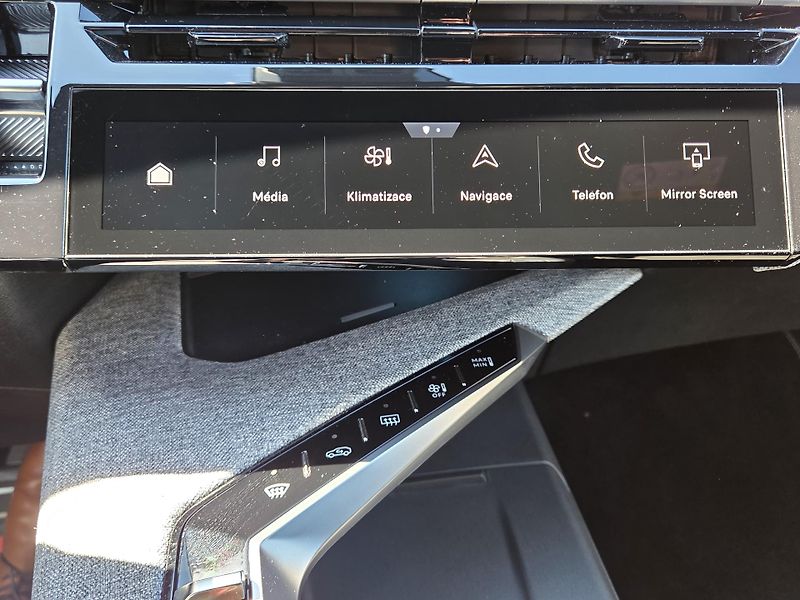Peugeot 3008 (2025) GT Hybrid e-DCS 145  - fotka 17 z 31