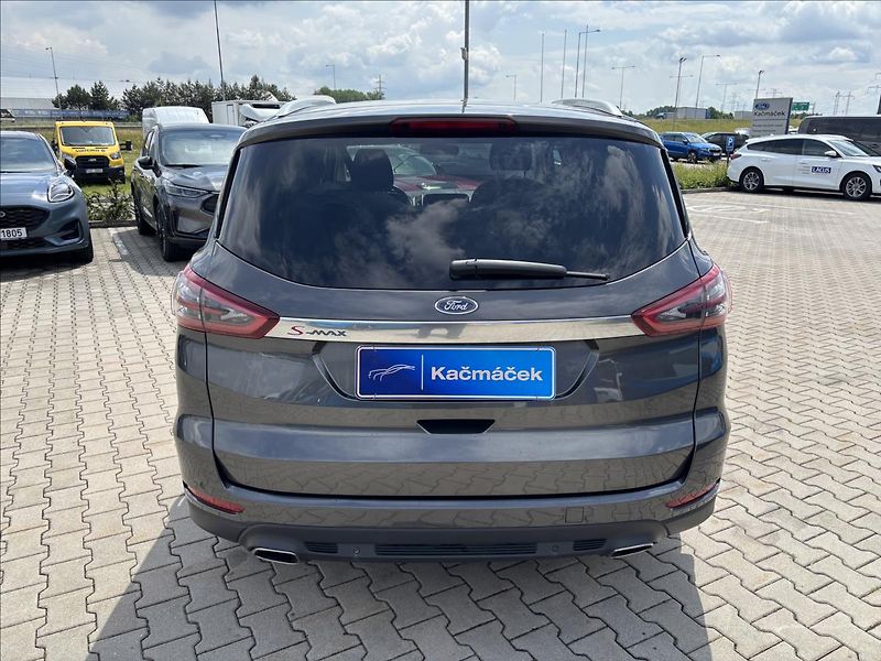 Ford S-MAX 2,0 EcoBlue 132kW Titanium 4X4 - fotka 4 z 39