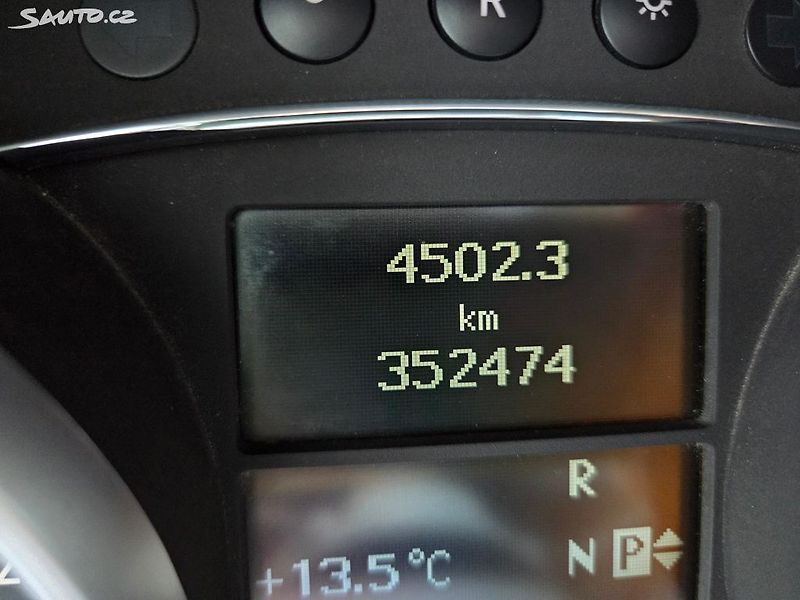 Mercedes-Benz GL (2006) 320 CDI, Tažné na 3.500 Kg, ČR - fotka 22 z 25