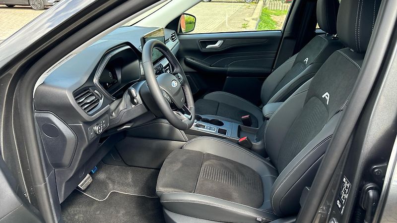 Ford Kuga (2025) 2.5 HEV AWD Active X, Winter - fotka 6 z 24