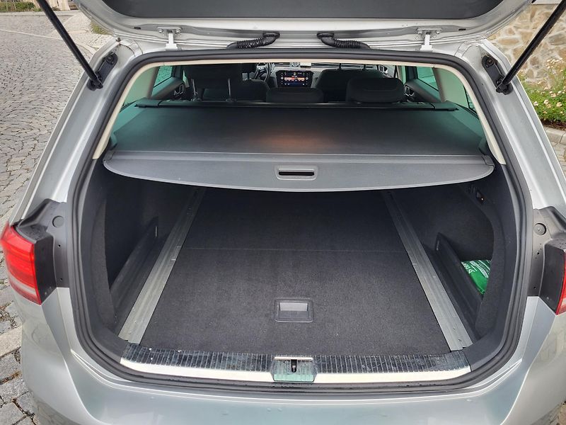 Volkswagen Passat Variant (2018) 2.0 /110kW - fotka 16 z 17