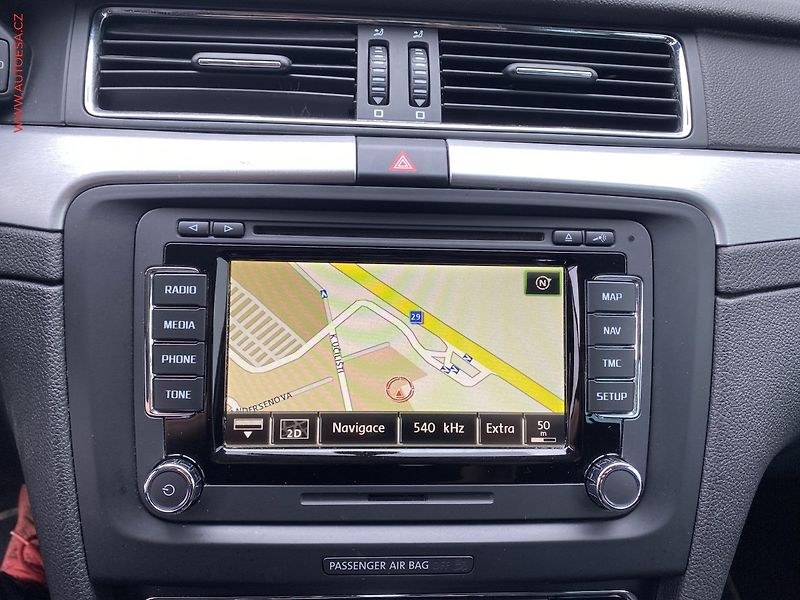 Škoda Superb (2015) 2.0 TDi, Ambition, DSG, navi - fotka 17 z 19