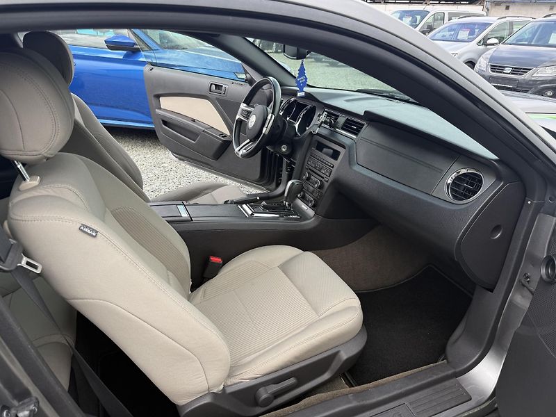Ford Mustang (2013) 3.7 V6 - fotka 11 z 14