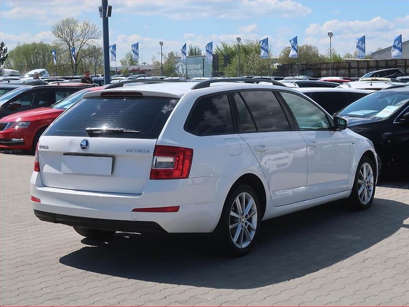 Škoda Octavia (2016) 2.0 TDI, Tempomat - fotka 5 z 17