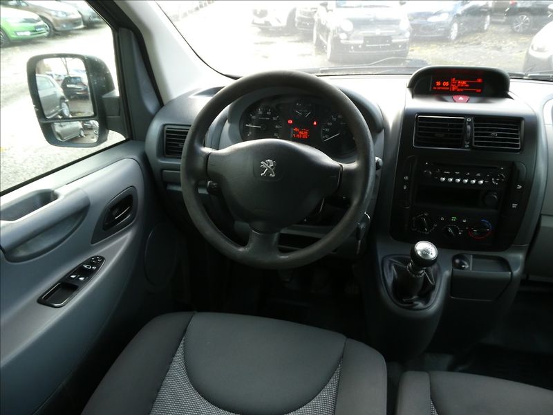 Peugeot Expert Tepee 2,0 HDi 94kW 9.míst L2, 2xkola - fotka 22 z 41