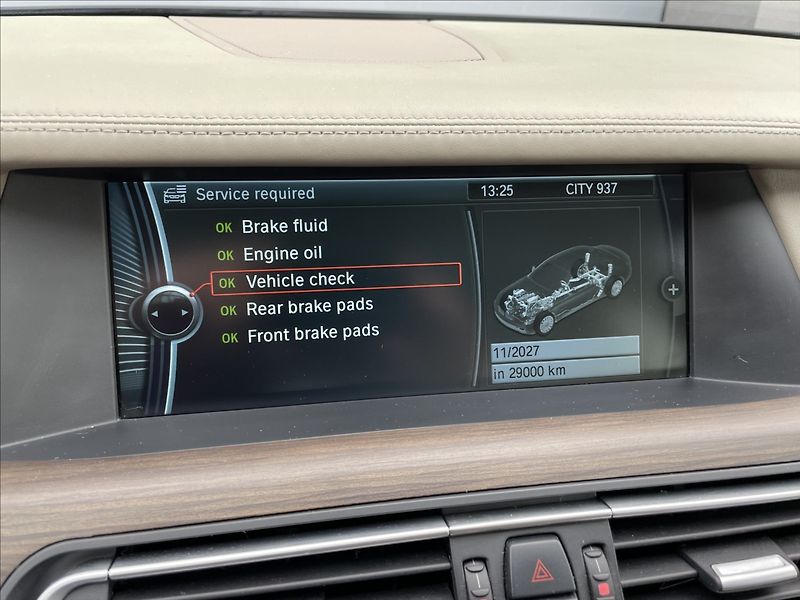 BMW Řada 7 740D XDRIVE ČR. - fotka 16 z 32