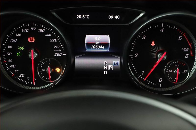 Mercedes-Benz GLA (2017) 220 d 4MATIC, 4X4 - fotka 8 z 21