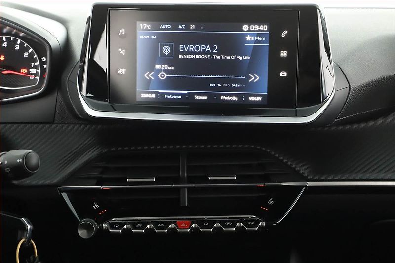 Peugeot 2008 (2021) 1.2 PureTech, Serv.kniha - fotka 9 z 17