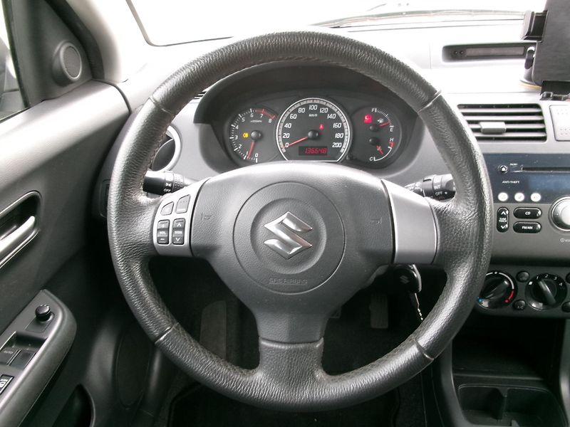 Suzuki Swift (2009) 1,3i KLIMA - ZADÁNO - fotka 15 z 26
