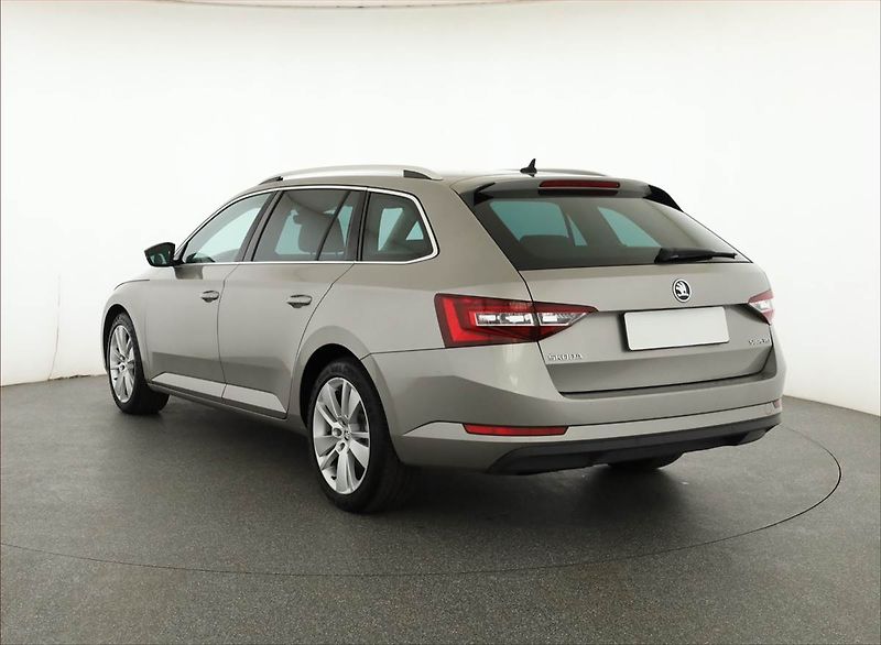 Škoda Superb (2016) Style 2.0 TDI, Kůže, Navi - fotka 4 z 21