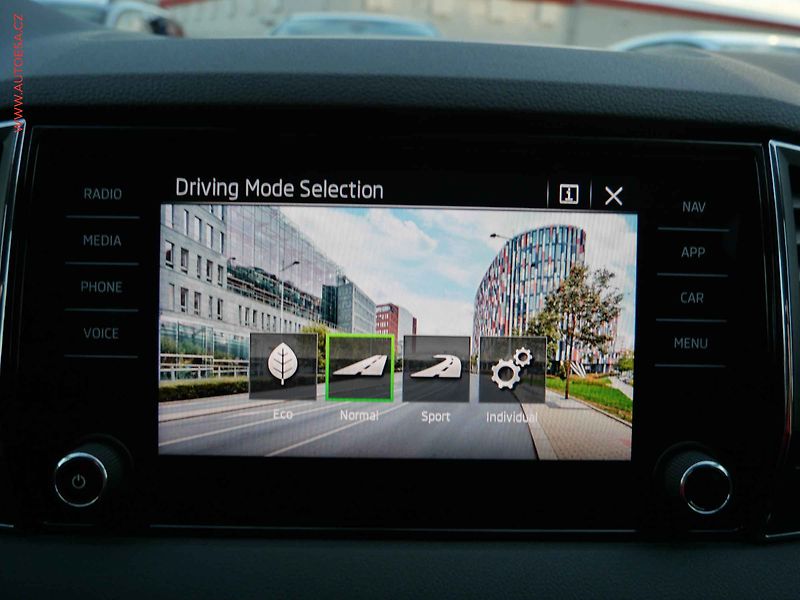 Škoda Karoq (2022) 1.5 TSi, Style, DSG - fotka 28 z 35