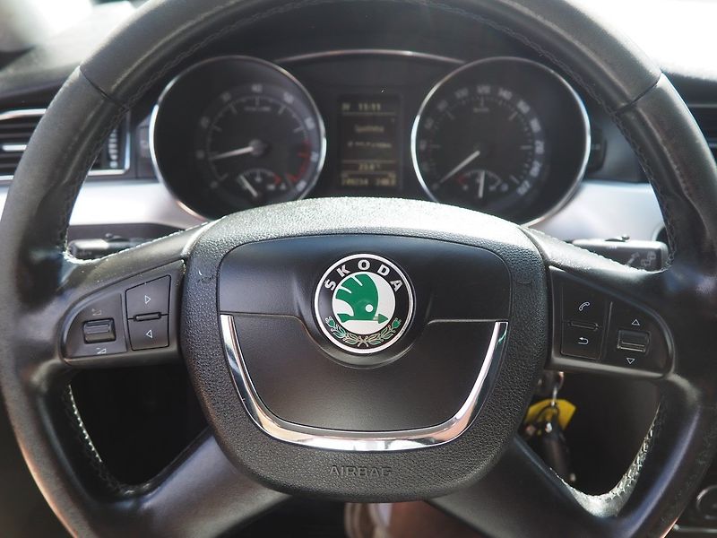 Škoda Superb (2011) 1.8 TSI, 118 kW - fotka 22 z 35