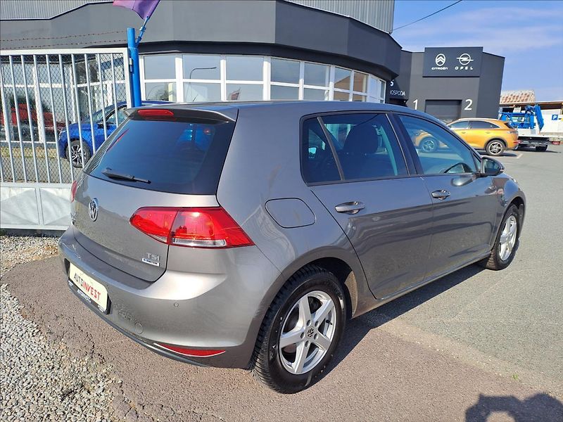 Volkswagen Golf 1,2 TSI DSG - fotka 3 z 16