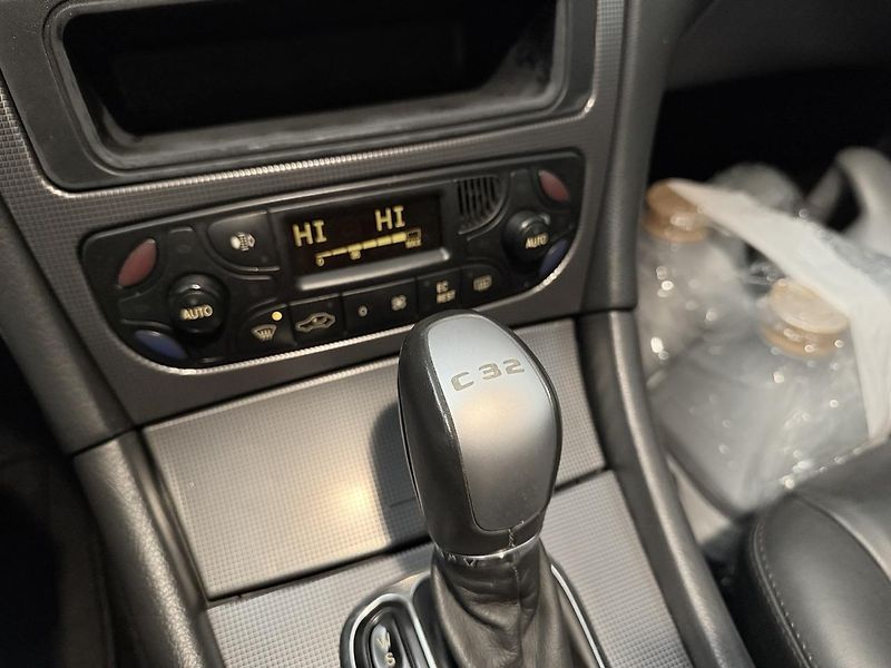 Mercedes-Benz Třídy C (2002) 32 AMG, UNIKÁTNÍ YOUNGTIMER!! - fotka 30 z 45