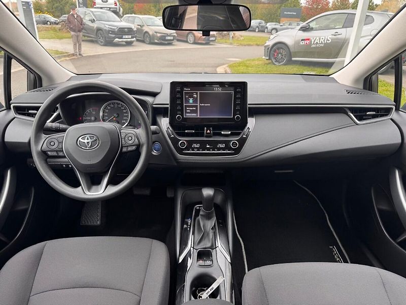 Toyota Corolla 1.8 Active - fotka 11 z 14