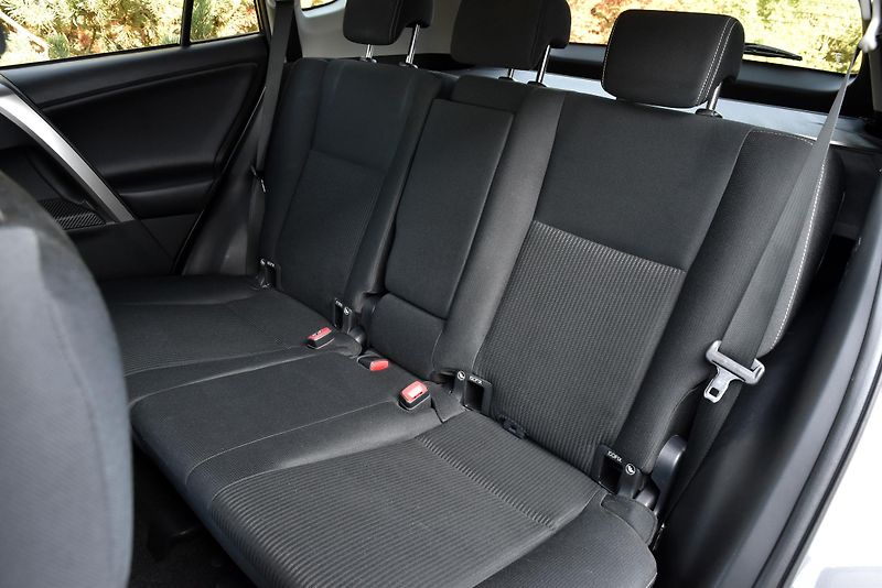 Toyota RAV4 2.2 D4-D AWD,XENONY,KAMERA,ČR - fotka 37 z 49