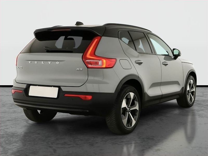 Volvo XC40 (2023) B3 - fotka 5 z 19