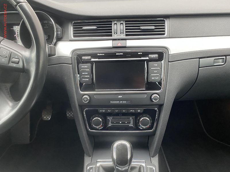 Škoda Superb (2012) 2.0 TDi, Ambition - fotka 12 z 17