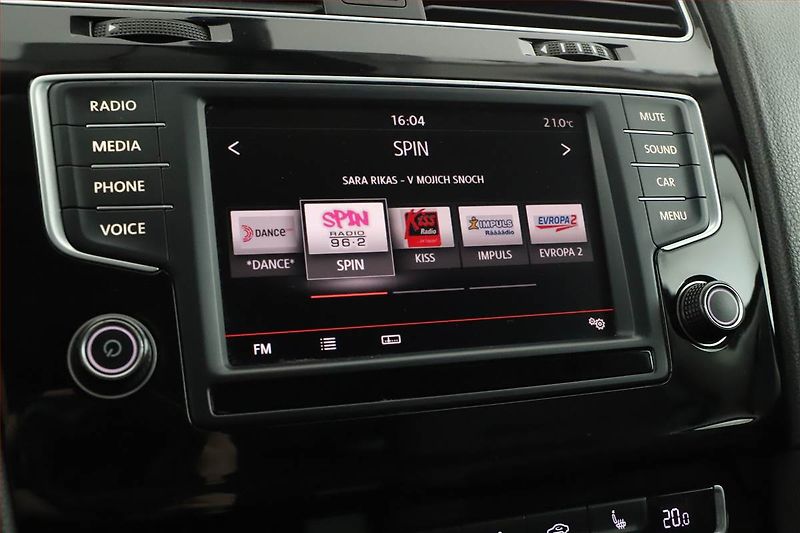 Volkswagen Golf (2016) 2.0 TDI, Xenony, Tempomat - fotka 9 z 18