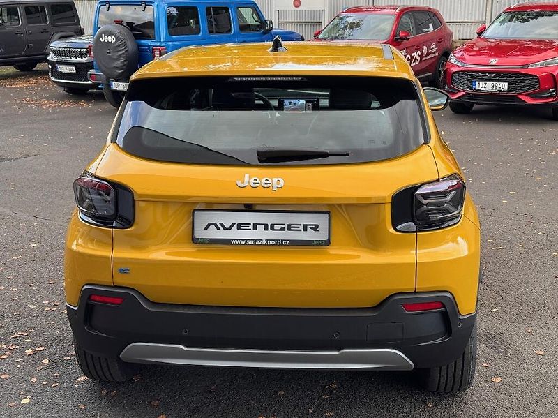 Jeep Avenger (2025) Electric 54 kWh ALTITUDE 156k - fotka 9 z 36