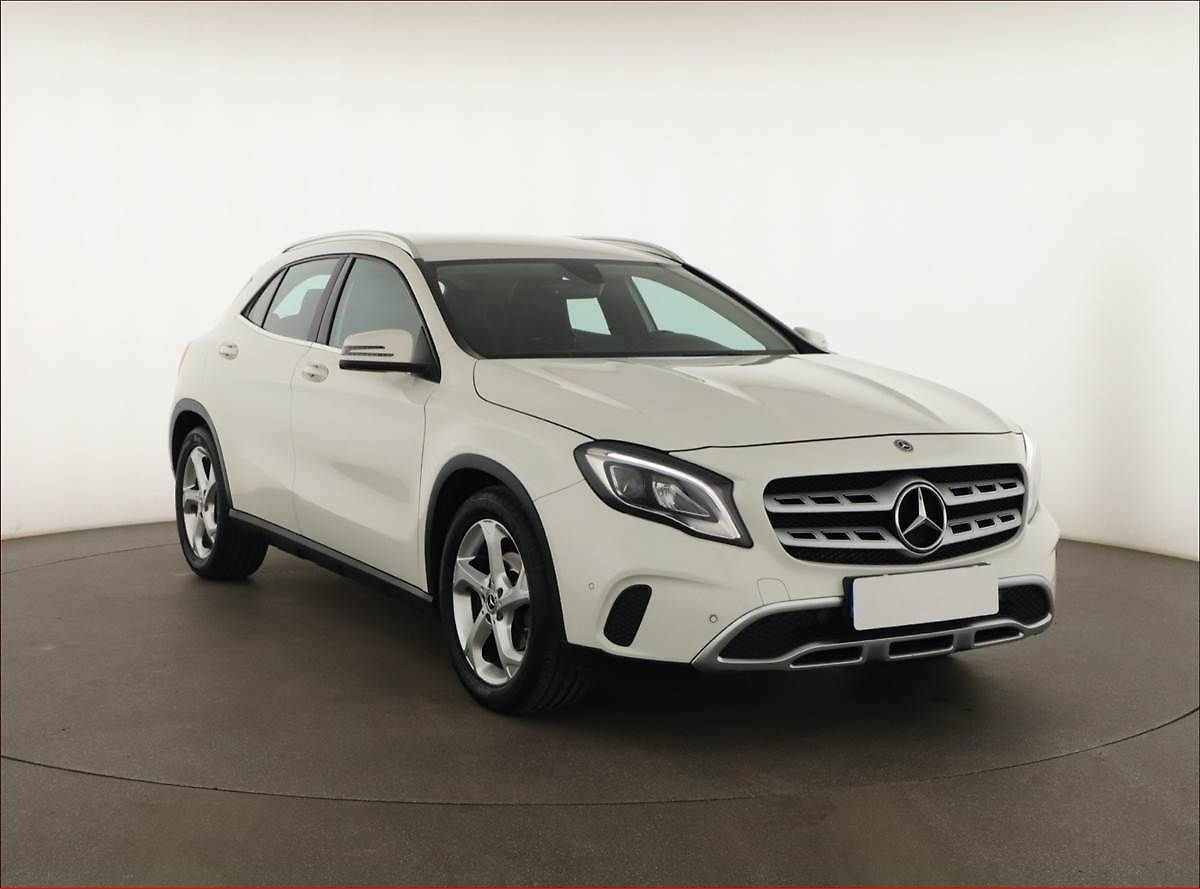Mercedes-Benz GLA 180, Automat, Kůže, Navi