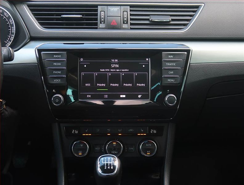 Škoda Superb (2016) 2.0 TDI, Navi, Bi-Xenony - fotka 12 z 22