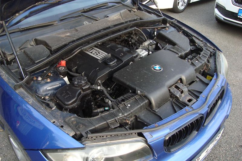 BMW Řada 1 (2007) 2.0 118i - fotka 42 z 56