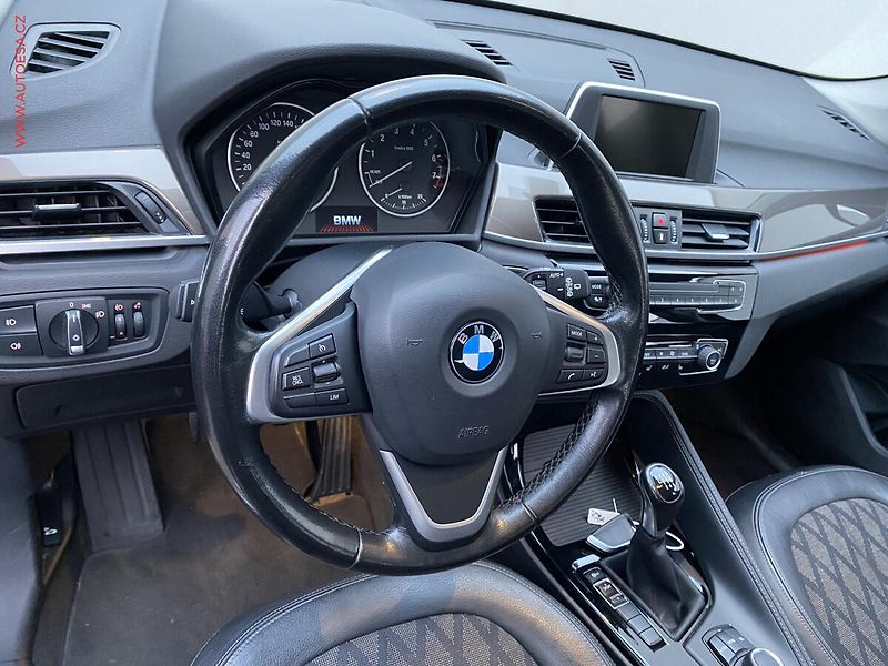 BMW X1 (2017) 1.5i sDrive 18i - fotka 12 z 18