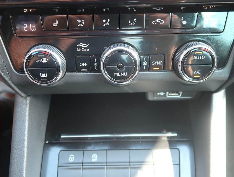 Škoda Octavia (2019) 1.5 TSI, Serv.kniha, Navi - fotka 12 z 17