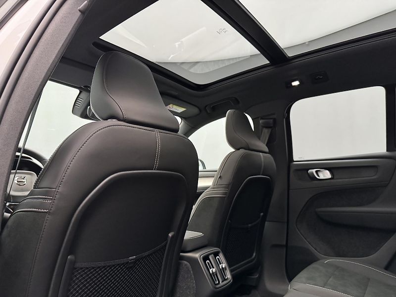 Volvo XC40 (2026) B3 AUT DARK PLUS - fotka 22 z 23