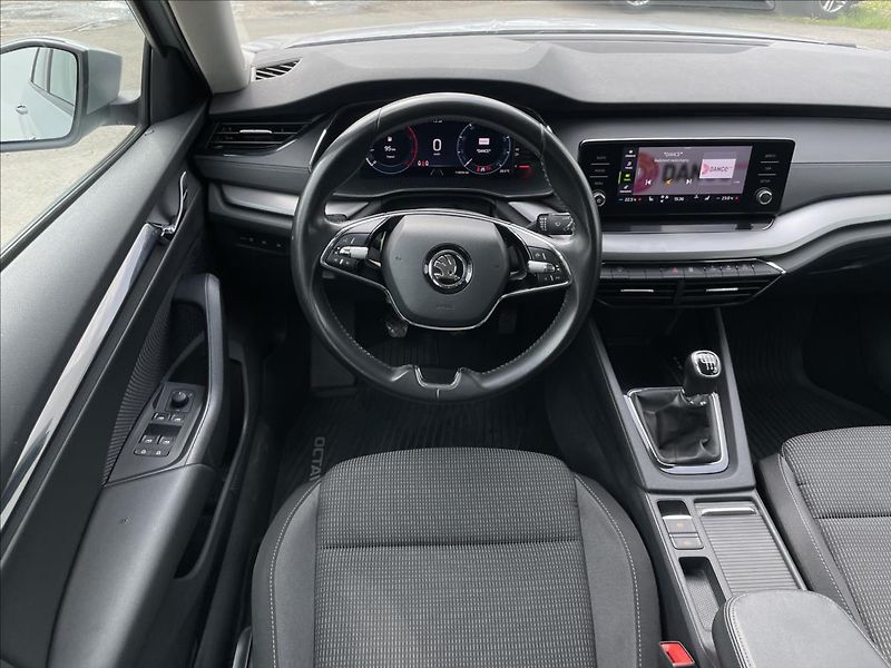 Škoda Octavia 2,0 TDI Combi Ambition Plus - fotka 7 z 22