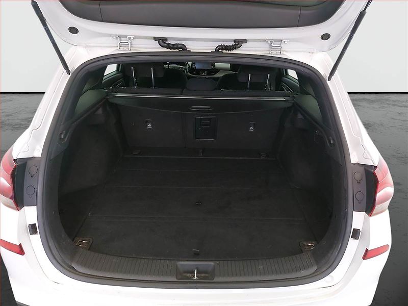 Hyundai i30 (2018) 1.4 T-GDI, Navi, Xenony - fotka 11 z 16