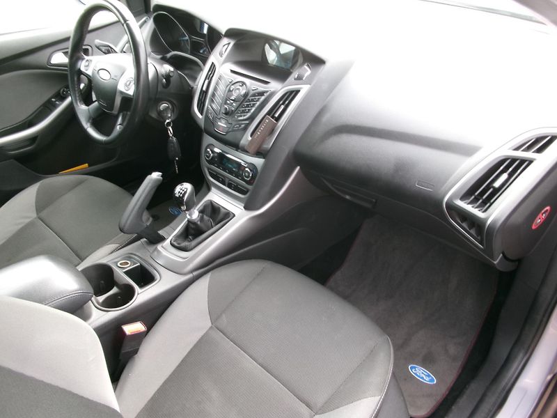 Ford Focus (2014) 1,0 ECOBOOST AC BT TEMP - fotka 16 z 24
