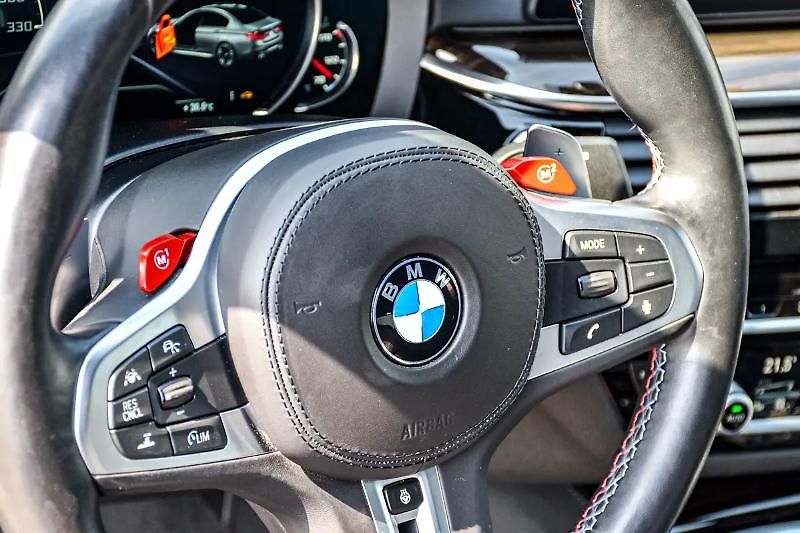 BMW M5 (2018) Sportovní sedan V8 - fotka 12 z 14