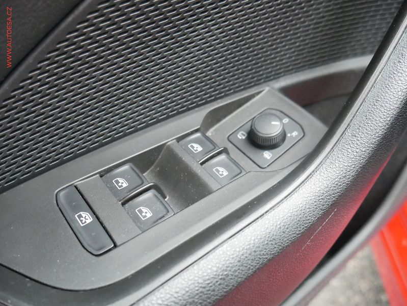 Škoda Octavia (2020) 2.0 TDi, Navi, LED, AC - fotka 14 z 20