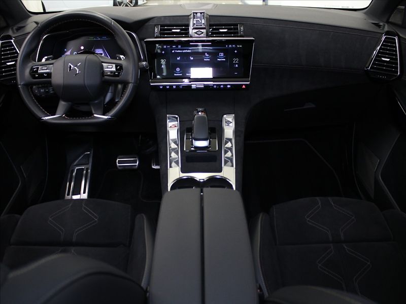 DS Automobiles DS7 Crossback 1,6 PHEV 360koní 4x4 VÝPRODEJ! - fotka 8 z 31