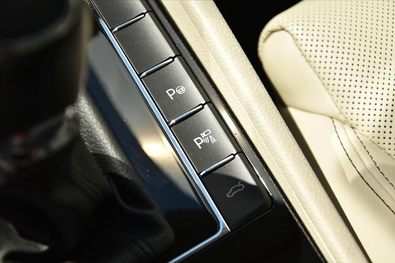 Škoda Superb 2.0TDi 147kW DSG L&K ČR - fotka 30 z 36
