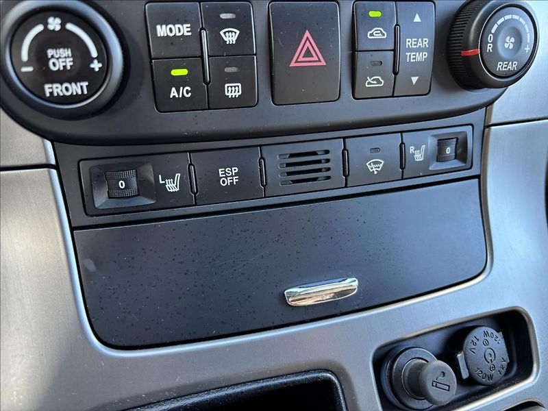 Kia Carnival 2,9 CRDi 136kW 7 Míst - fotka 36 z 43