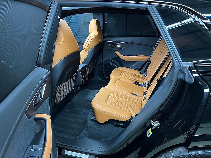 Audi RS Q8 QUATTRO, PERFORMANCE,B&O, PANO - fotka 11 z 39