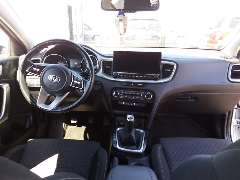 Kia Ceed 1.6CRDi,100kW,1.MAJITEL-ČR!! - fotka 11 z 29