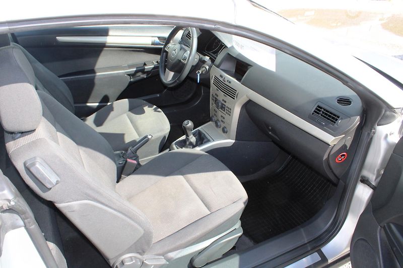 Opel Astra (2007) REZERVACE - fotka 15 z 18